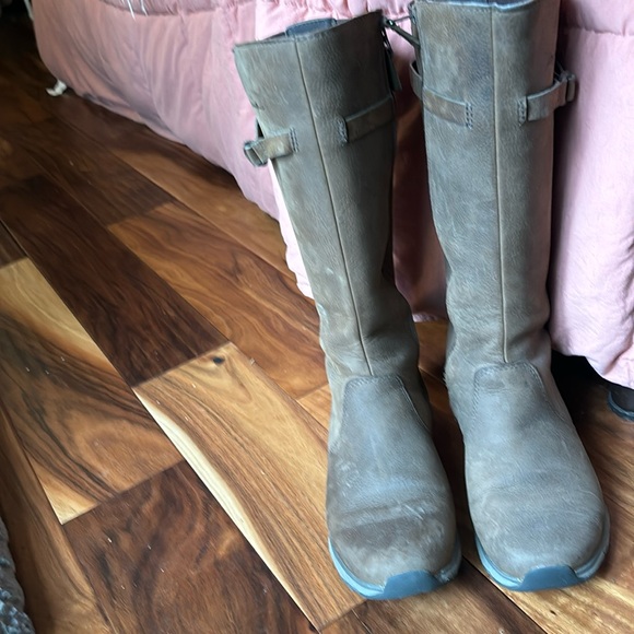 Cozy Winter/fall boots - Picture 1 of 4